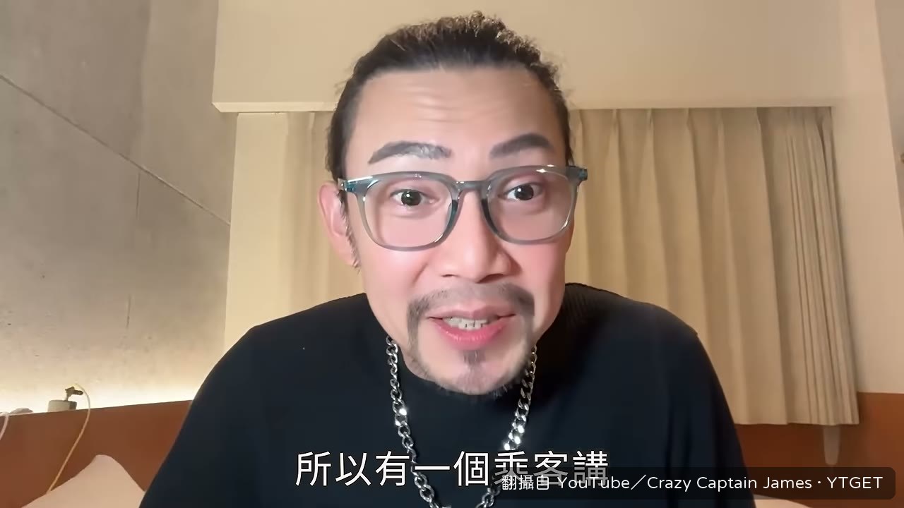 737駕駛艙門一解鎖就彈開