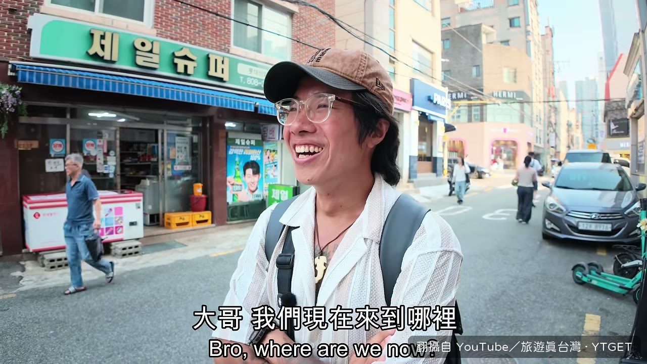 電梯拍貼機，一群人擠進去