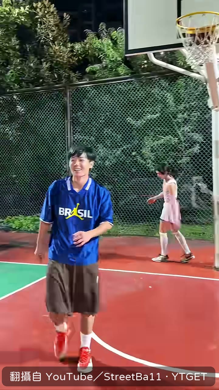 StreetBa11 提到她才 1 米 7