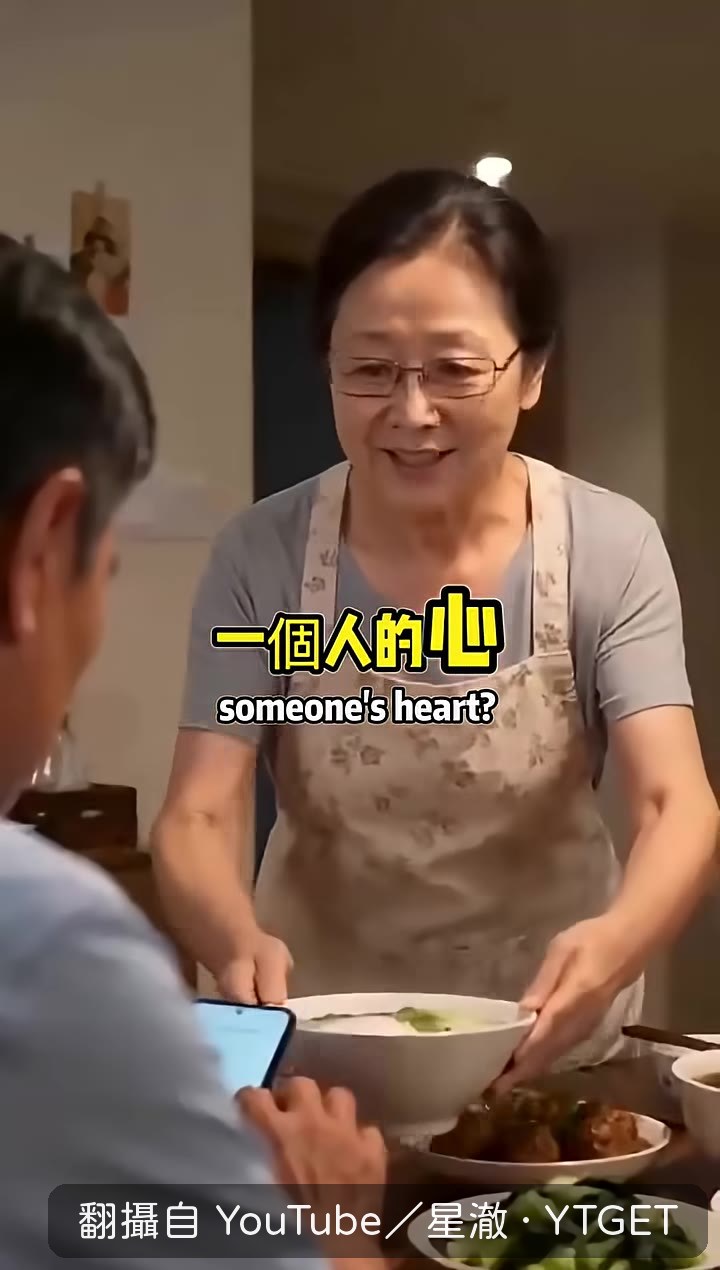 麵剛出鍋，岳母端到桌上