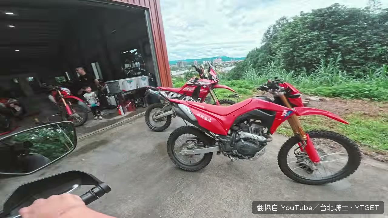林道取消，改在鐵皮屋下吃午餐