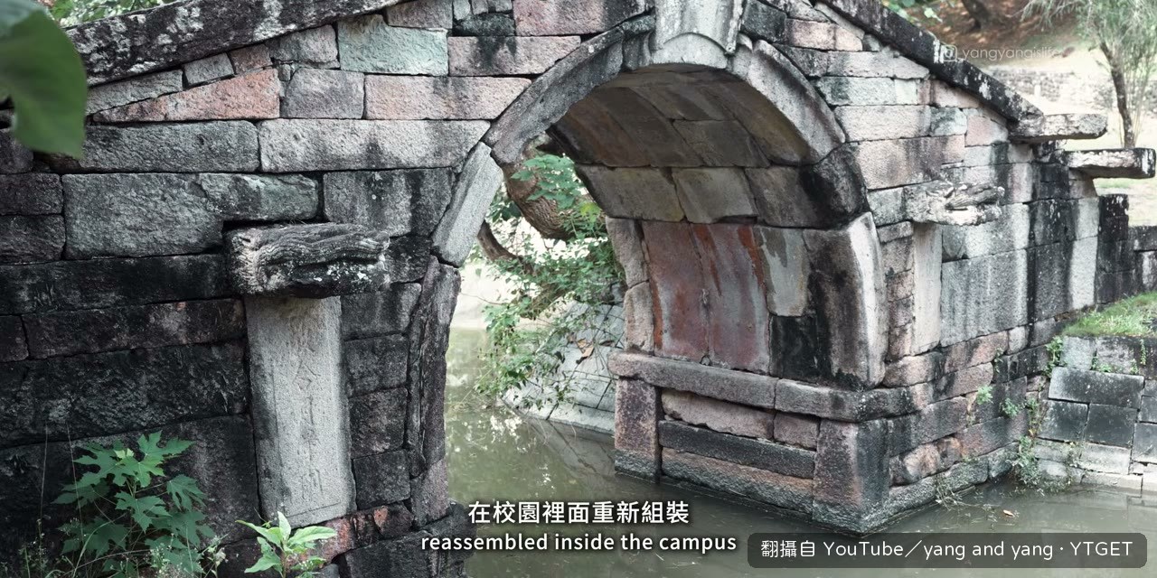 校園裡的同安橋是從浙江運來的宋代古橋