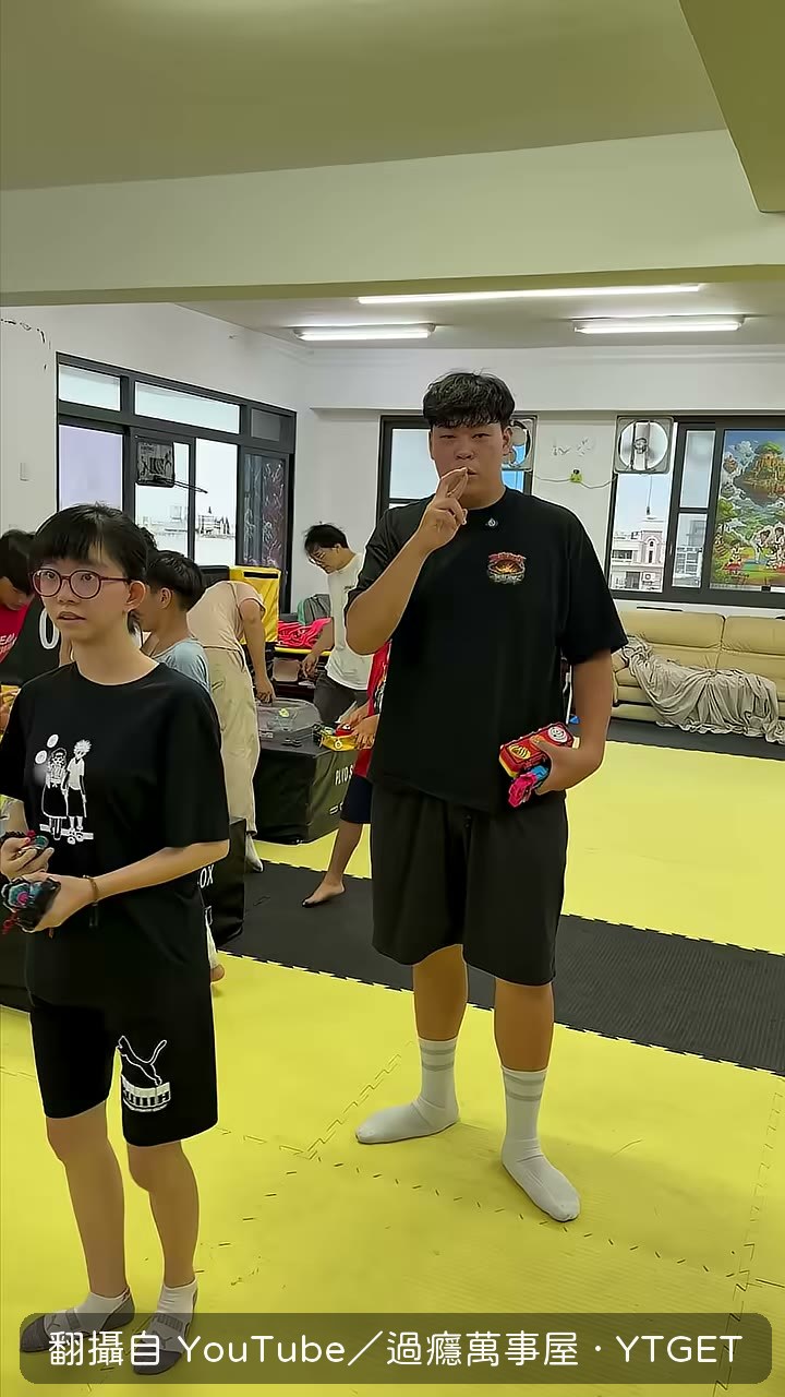 一開場就是遠山近山的諧音互嘴