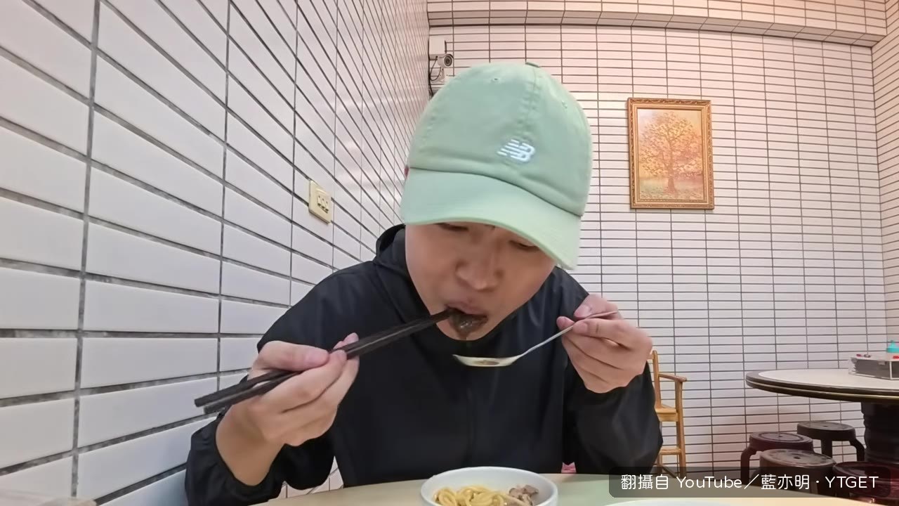 炒鴨血又滑又嫩,帶有迷人的微酸醋香