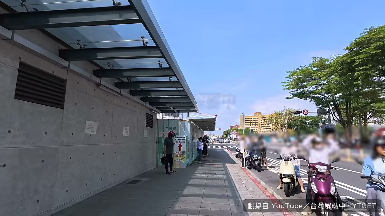 車站外觀已經拆到剩一半