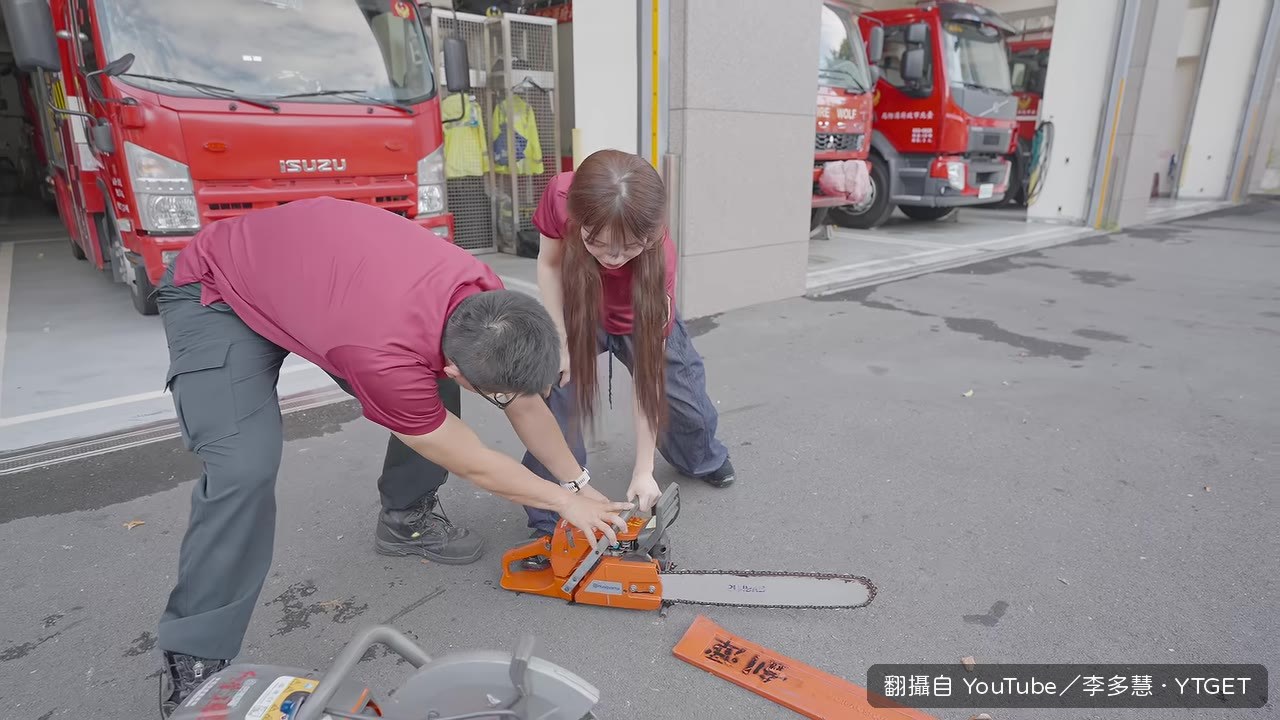 小心!拉動鍊鋸的瞬間