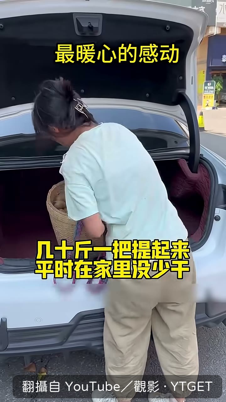 大姐進屋看到女子家境