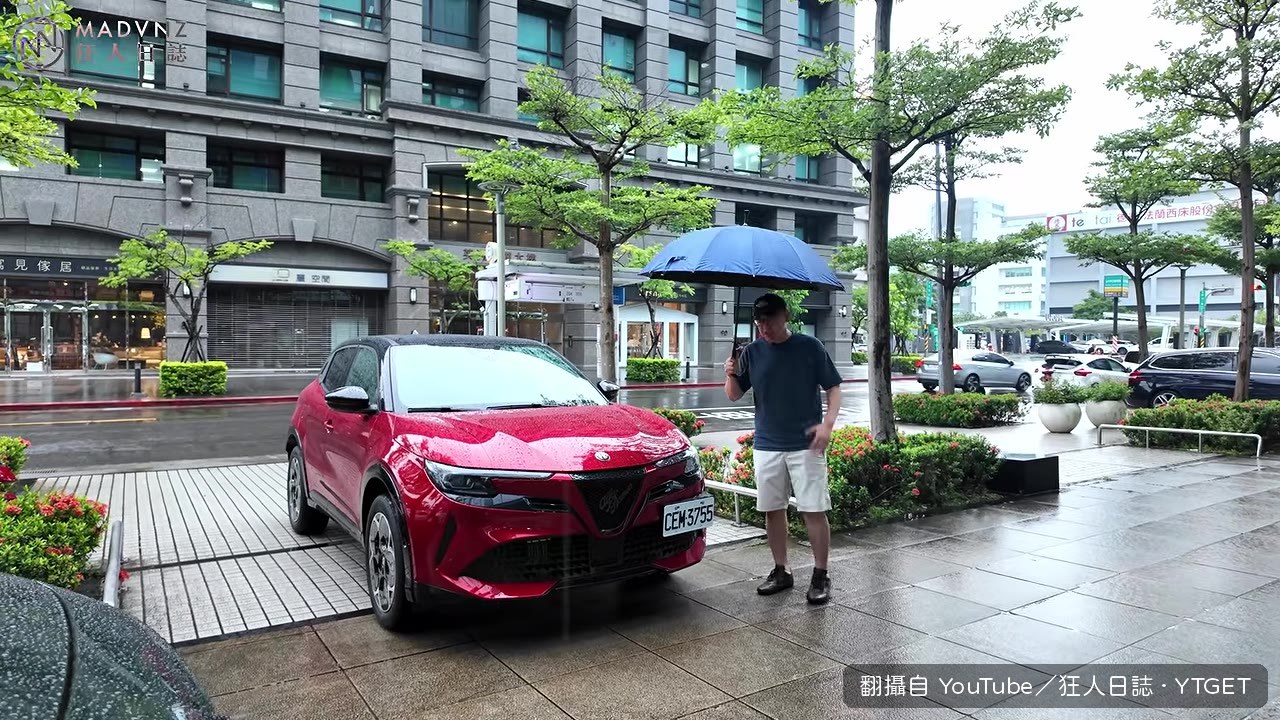 全新的Alfa Romeo Junior Ibrida