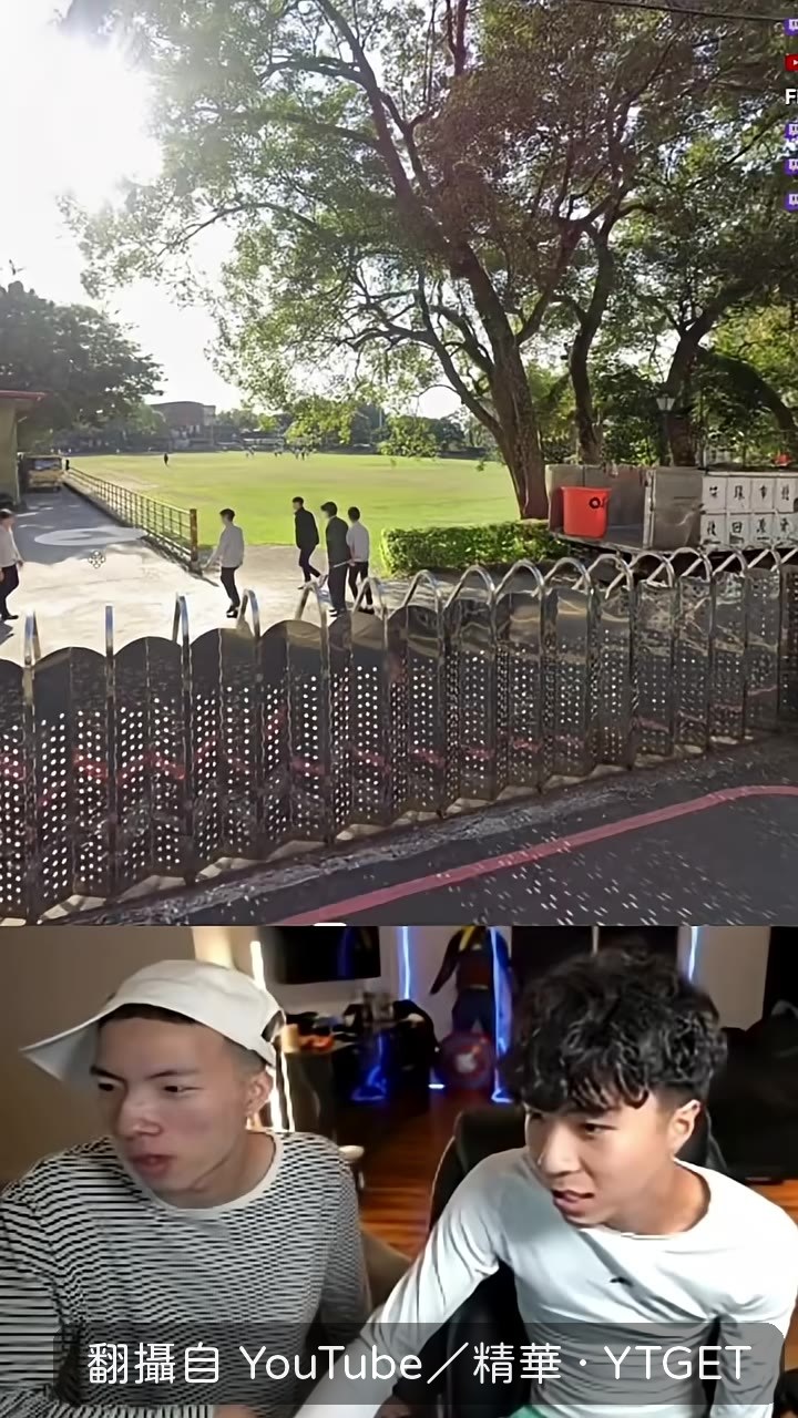 Ray 指著自己的城堡學校