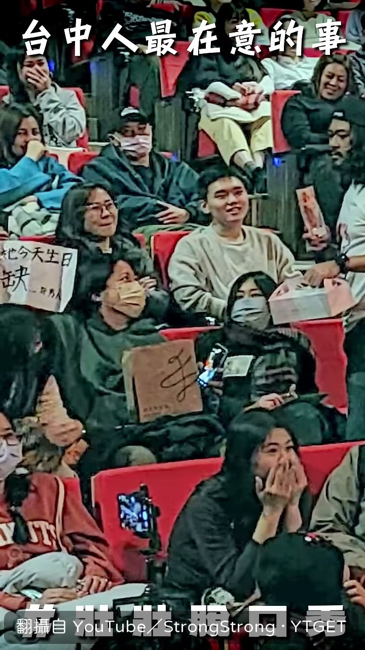 壯壯問觀眾要不要吃蛋蛋