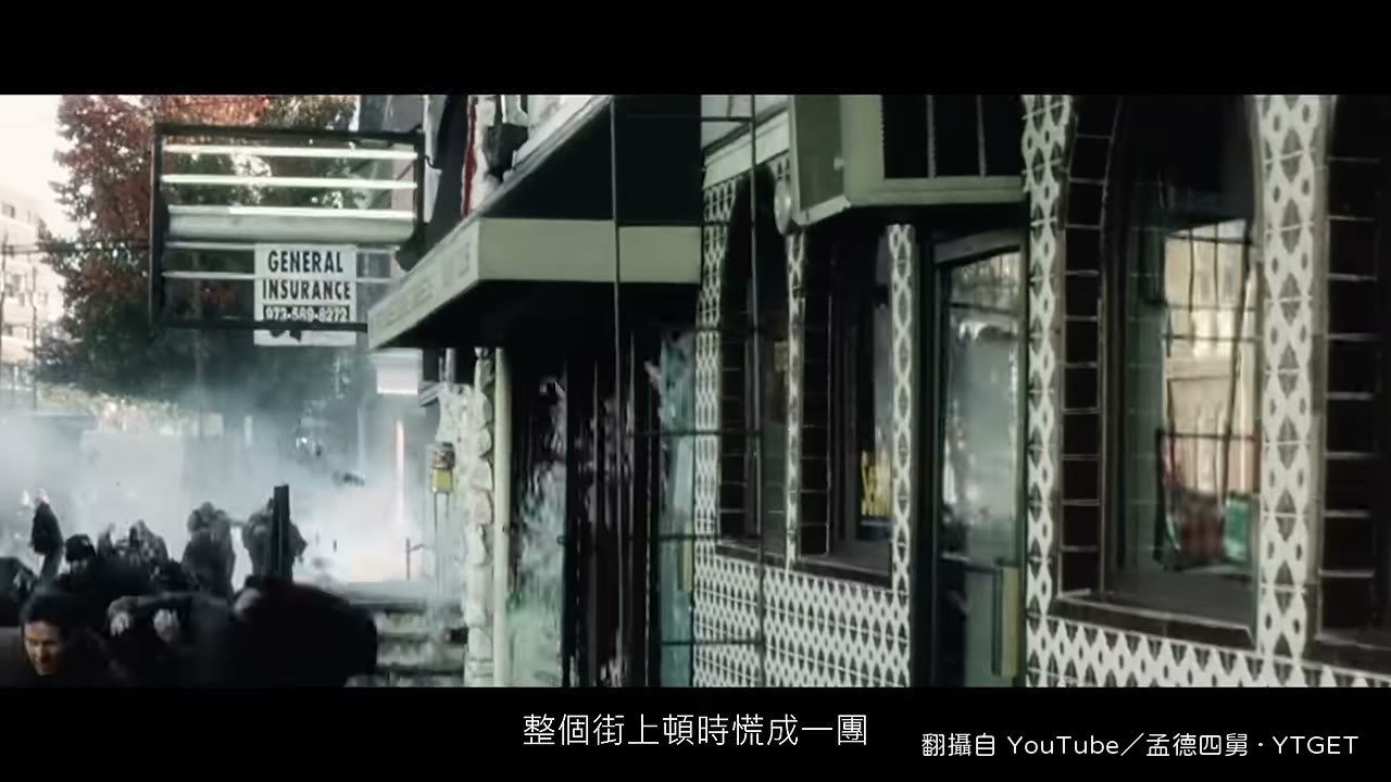 三腳架破土而出