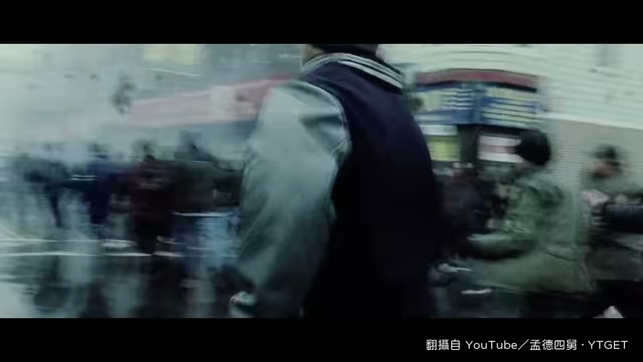 外星機甲深埋地底