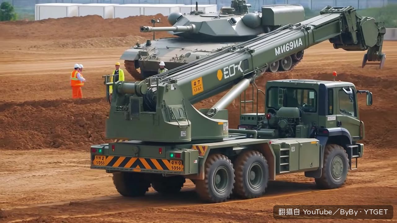 民間重型機具吊掛卸下戰車