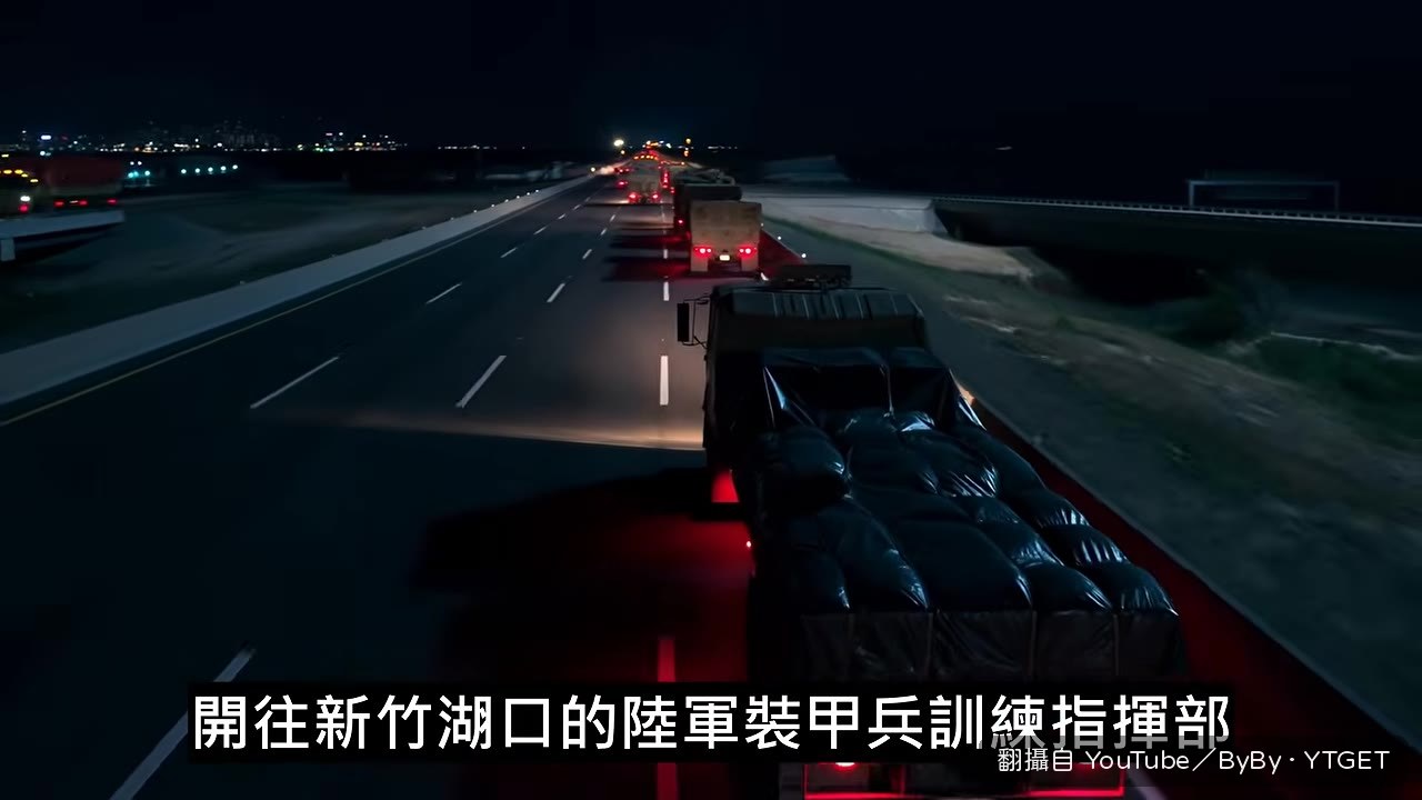 黑色防水布下的M1A2T戰車