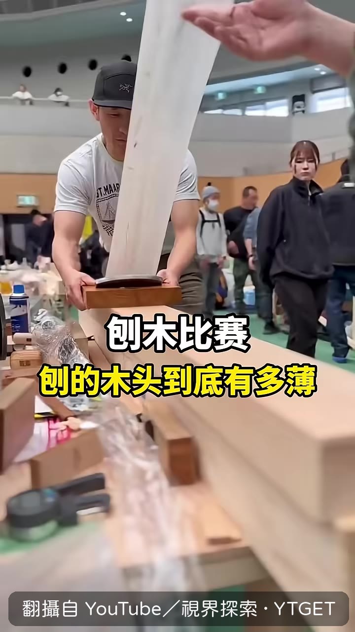 比賽開始前，選手們各自就定位