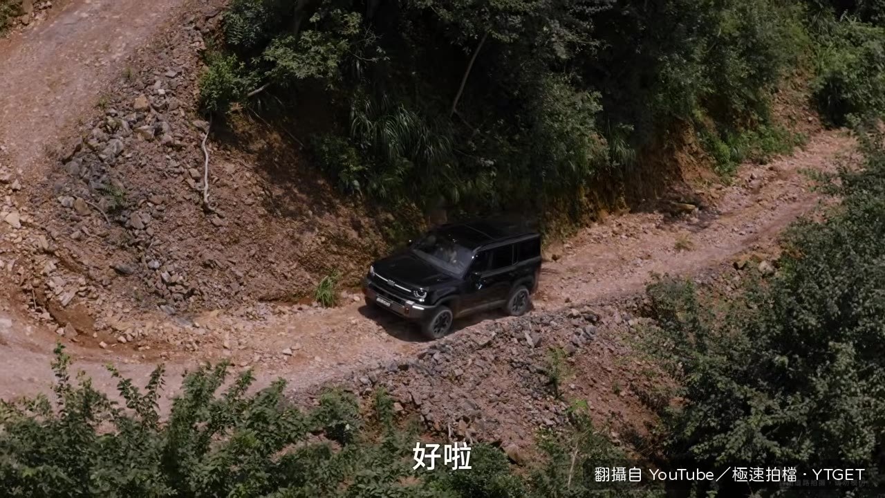 窄路掉頭，靠透視功能一把過