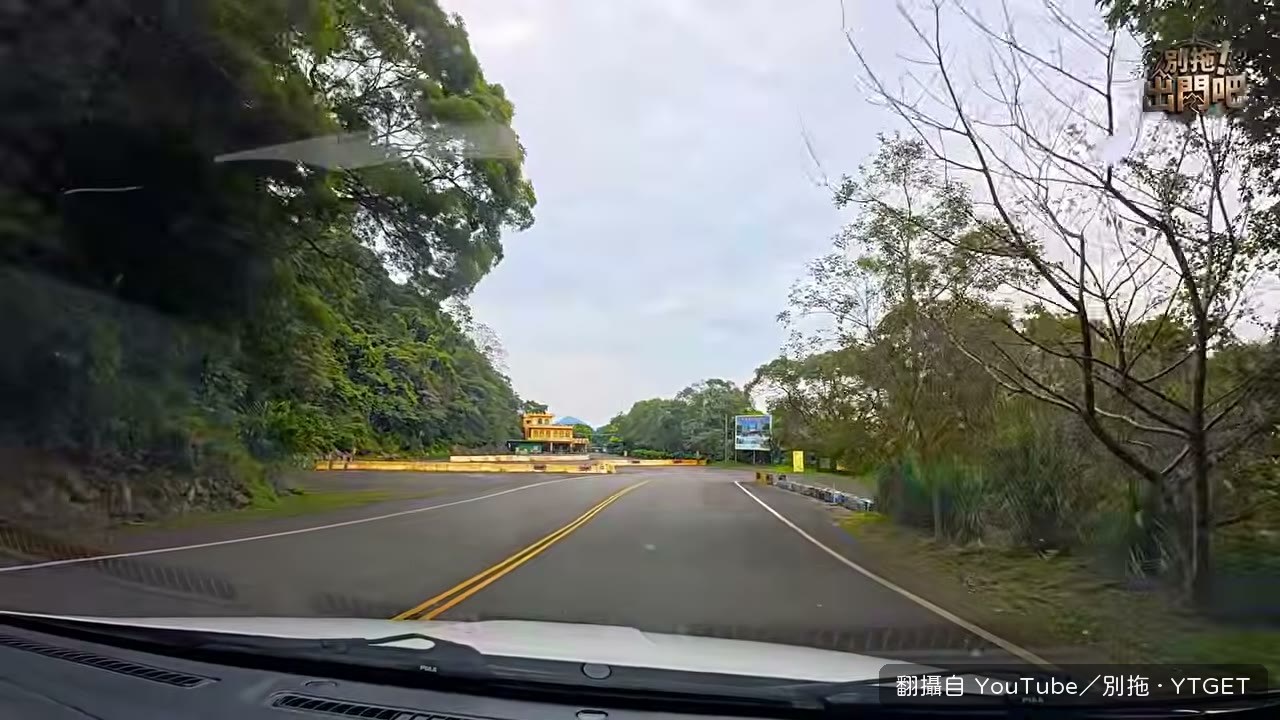 園區前超大的停車場
