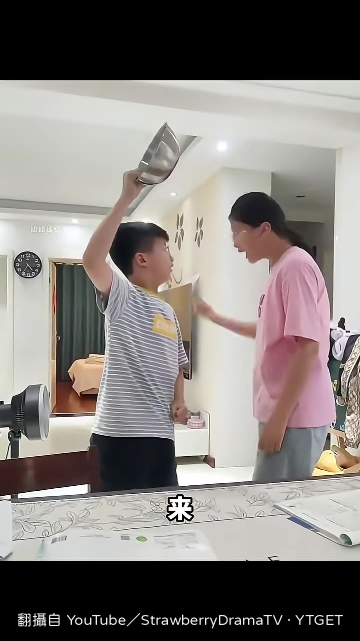 媽媽真稀罕，姐姐動手了