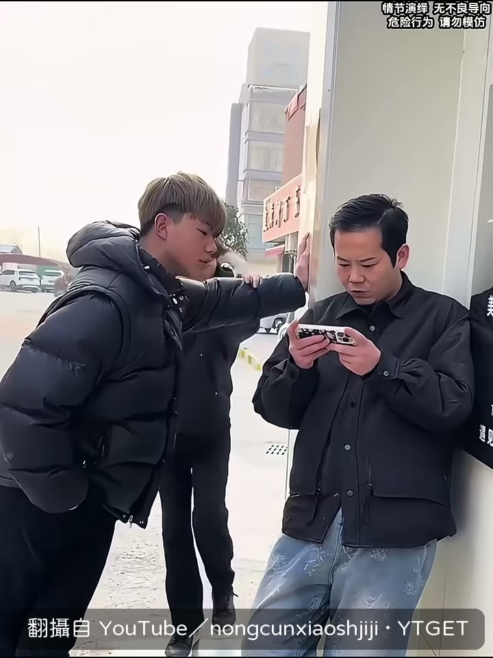 一開場就是淒厲慘叫加髒話