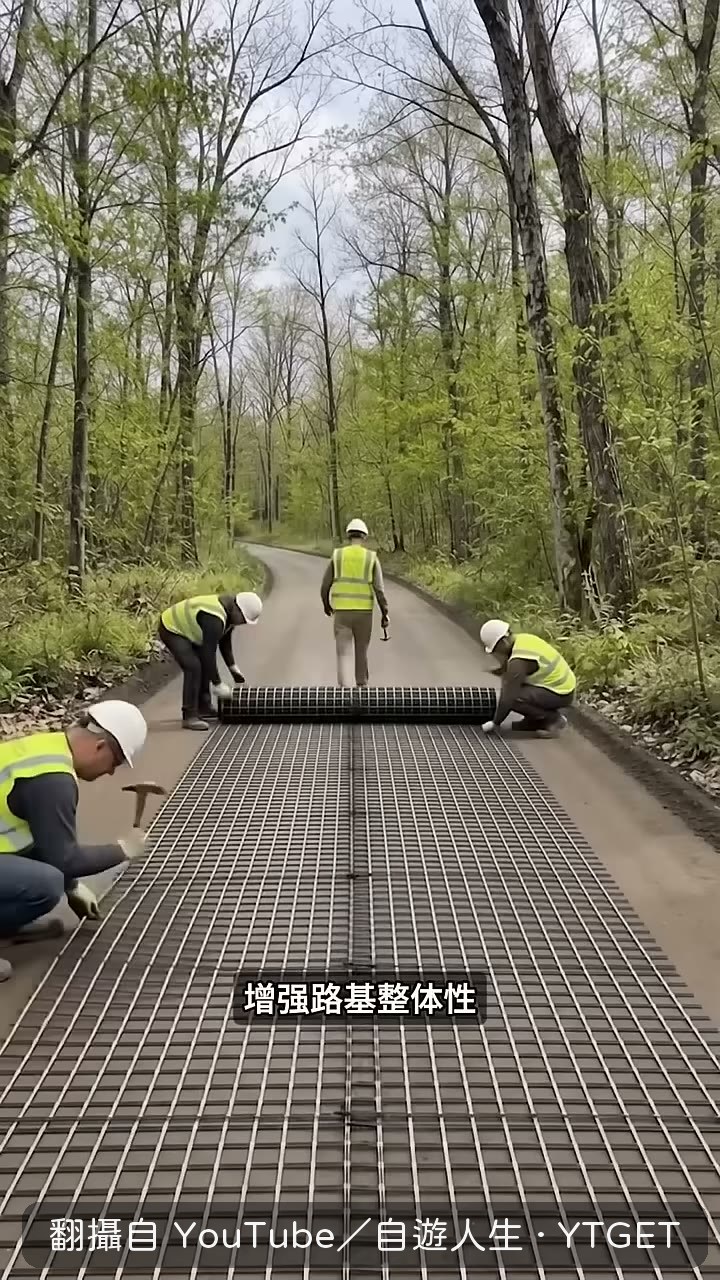 鋪上碎石層後壓實