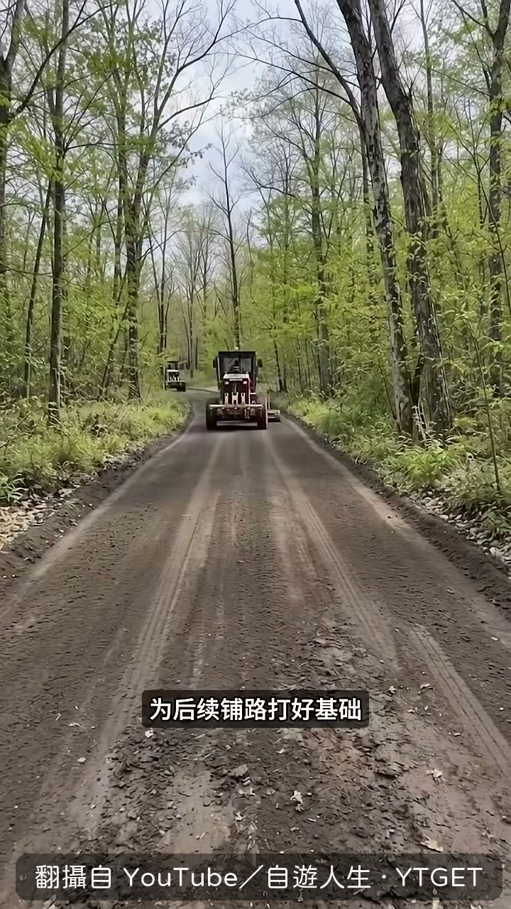 壓路機來回碾壓路基