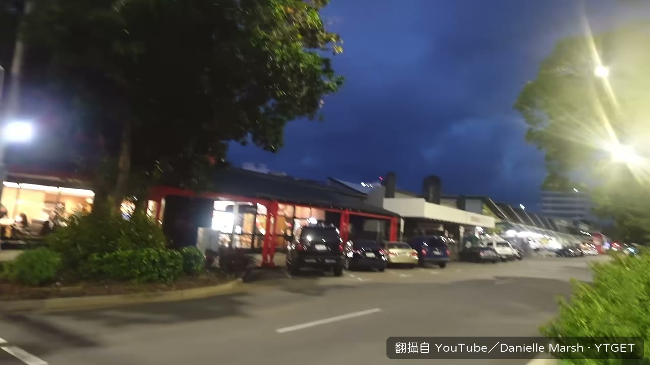 夜市裡滿滿的辣椒和手工皂