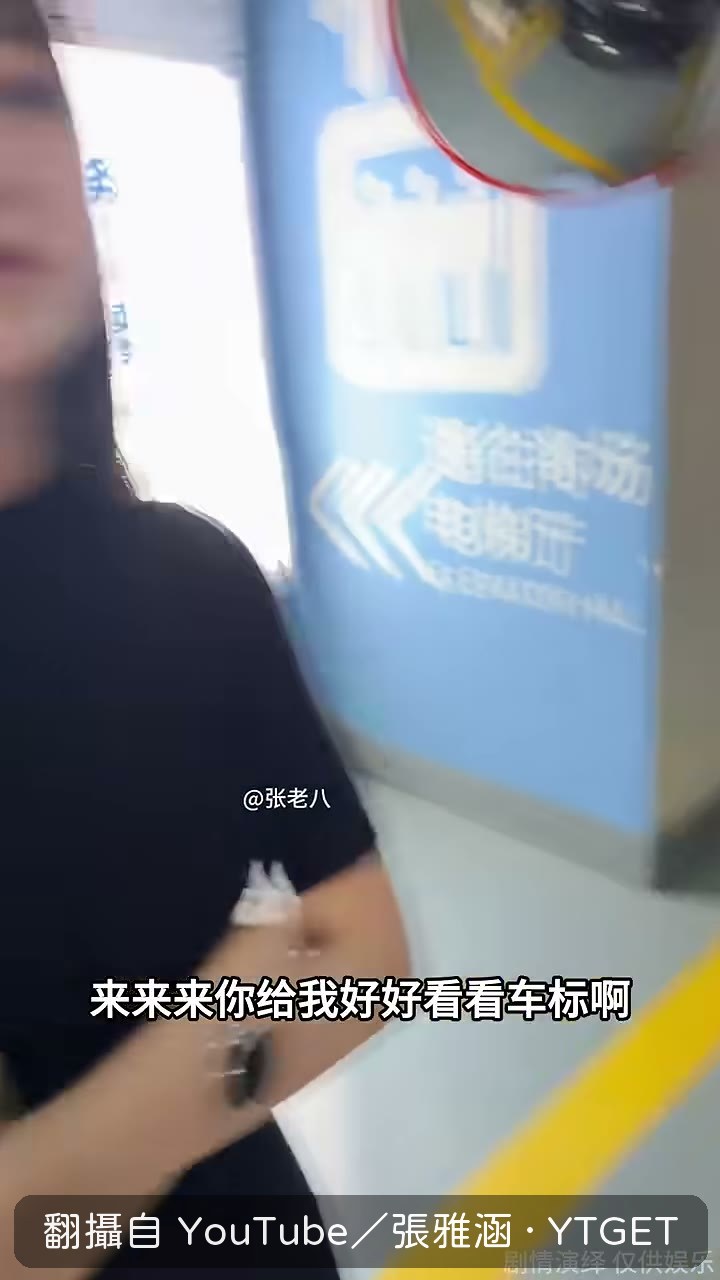 指著車標強調這是雙R