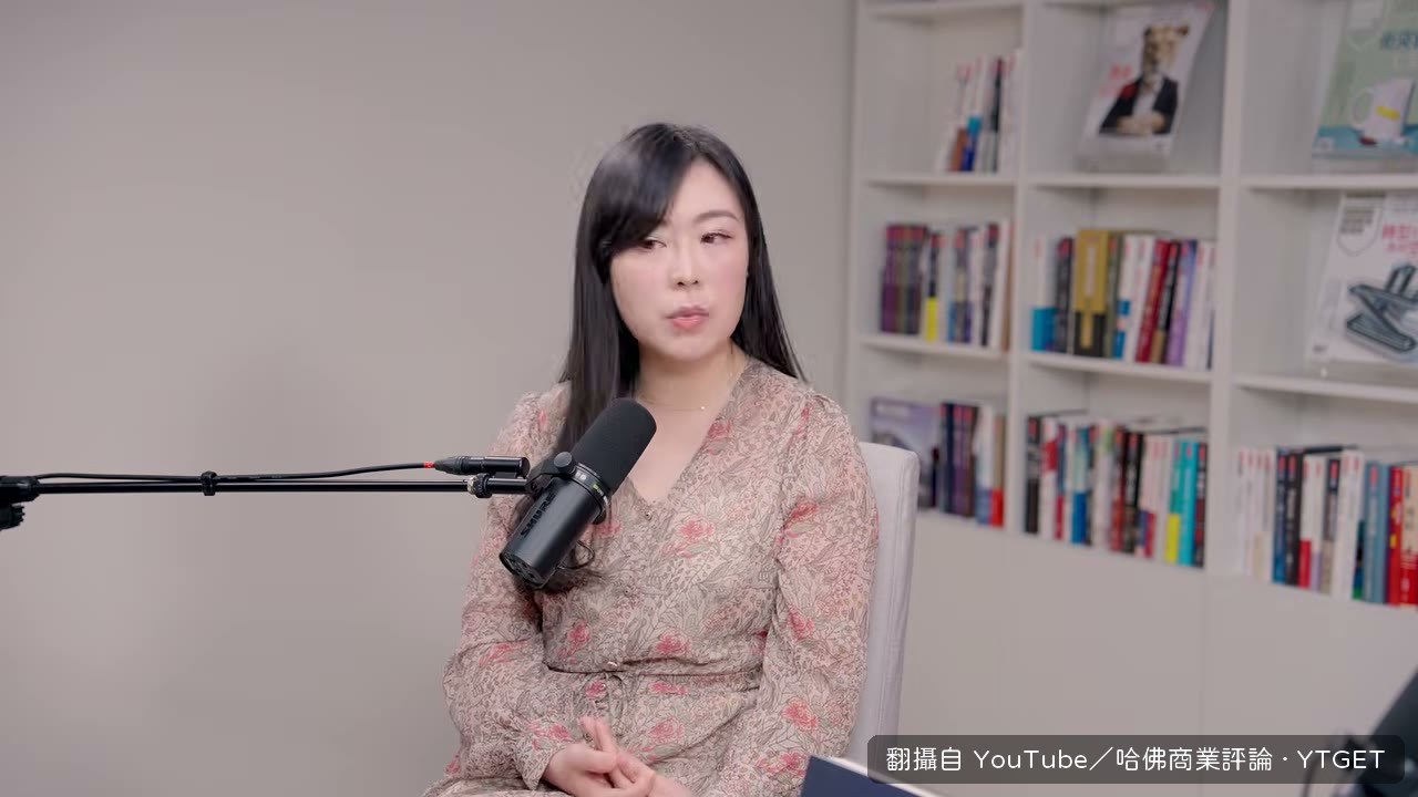 前輩問：你用手比給他看，他多大