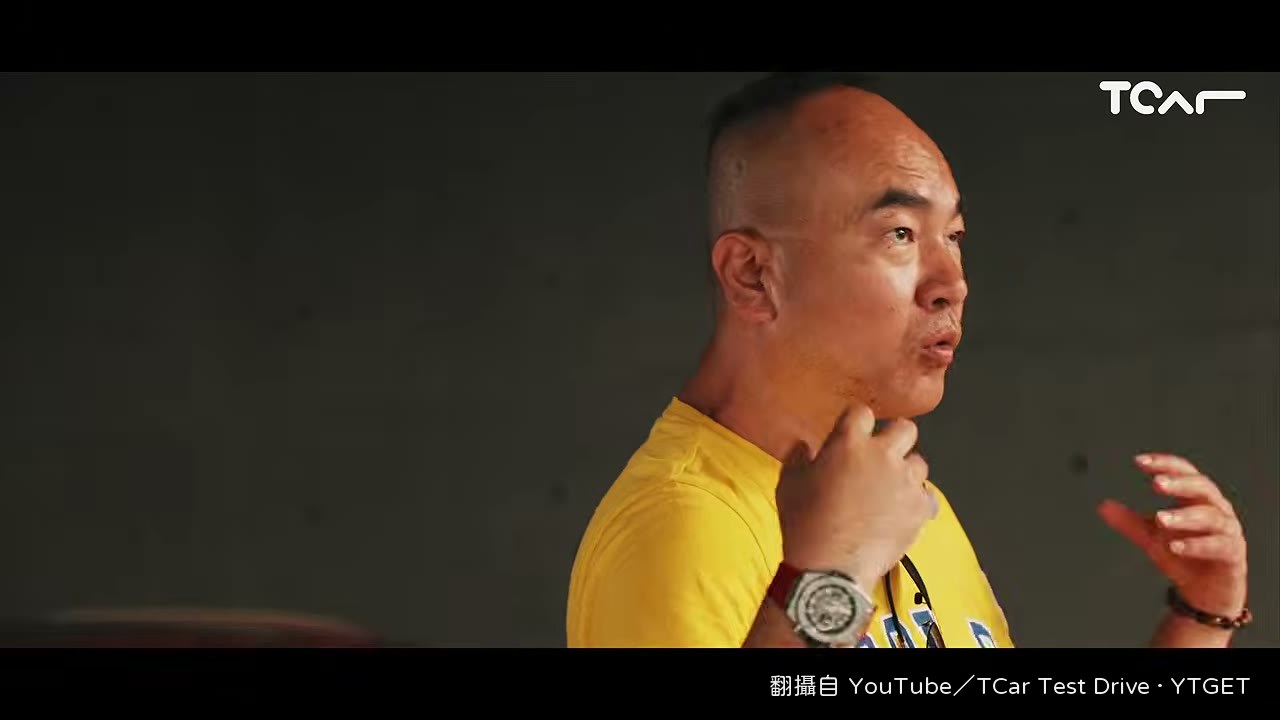 車庫燈光打得像藝廊