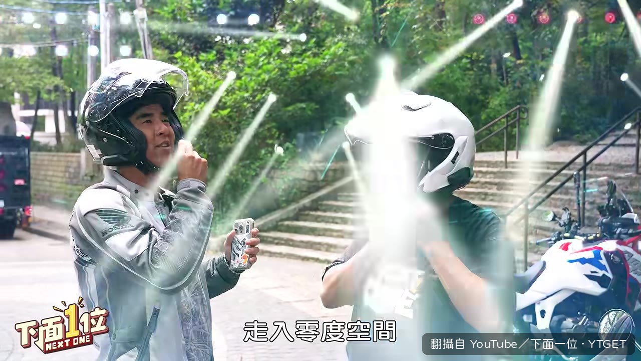 胡瓜在咖啡廳唱起歌