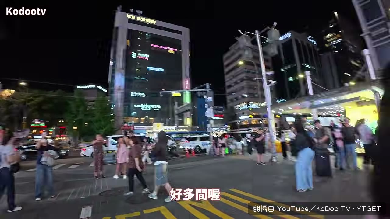 便利店樓上的泡麵世界，整面牆的泡麵