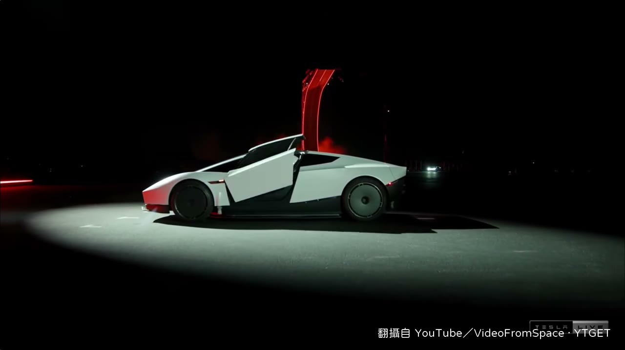 Starman 現身，主持人承認那不是真人