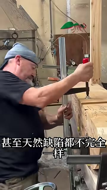 木頭在模具中夾緊固定,等待冷卻