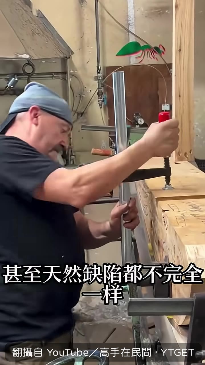 木頭在模具中夾緊固定,等待冷卻