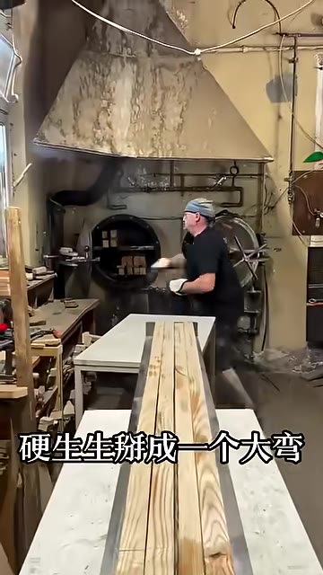 蒸汽爐打開,白煙瞬間湧出