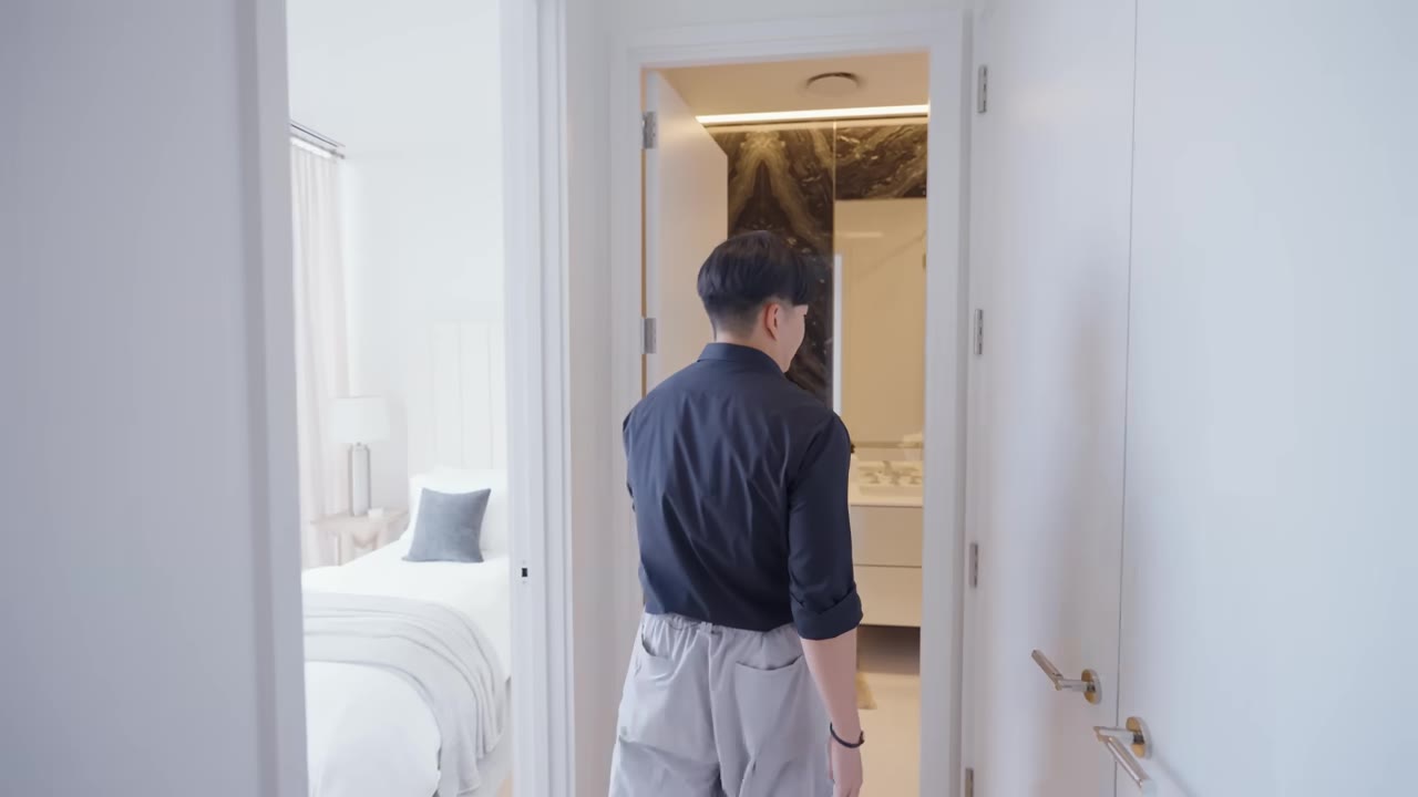 Joeman站在傭人房,表情震驚