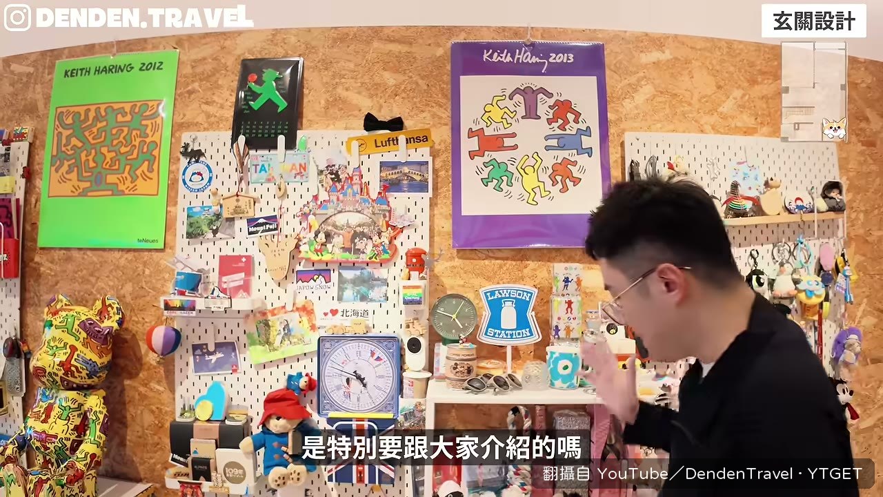 特色牆分三區，滿滿旅遊紀念品