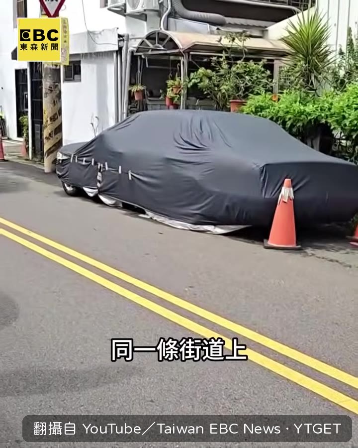 同條街道還有好幾台車佔路