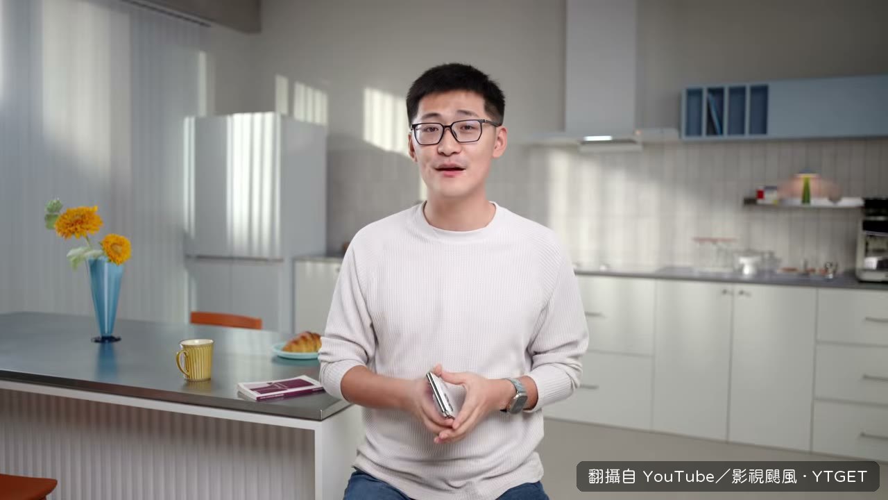 手機殼得貼膠才固定得住