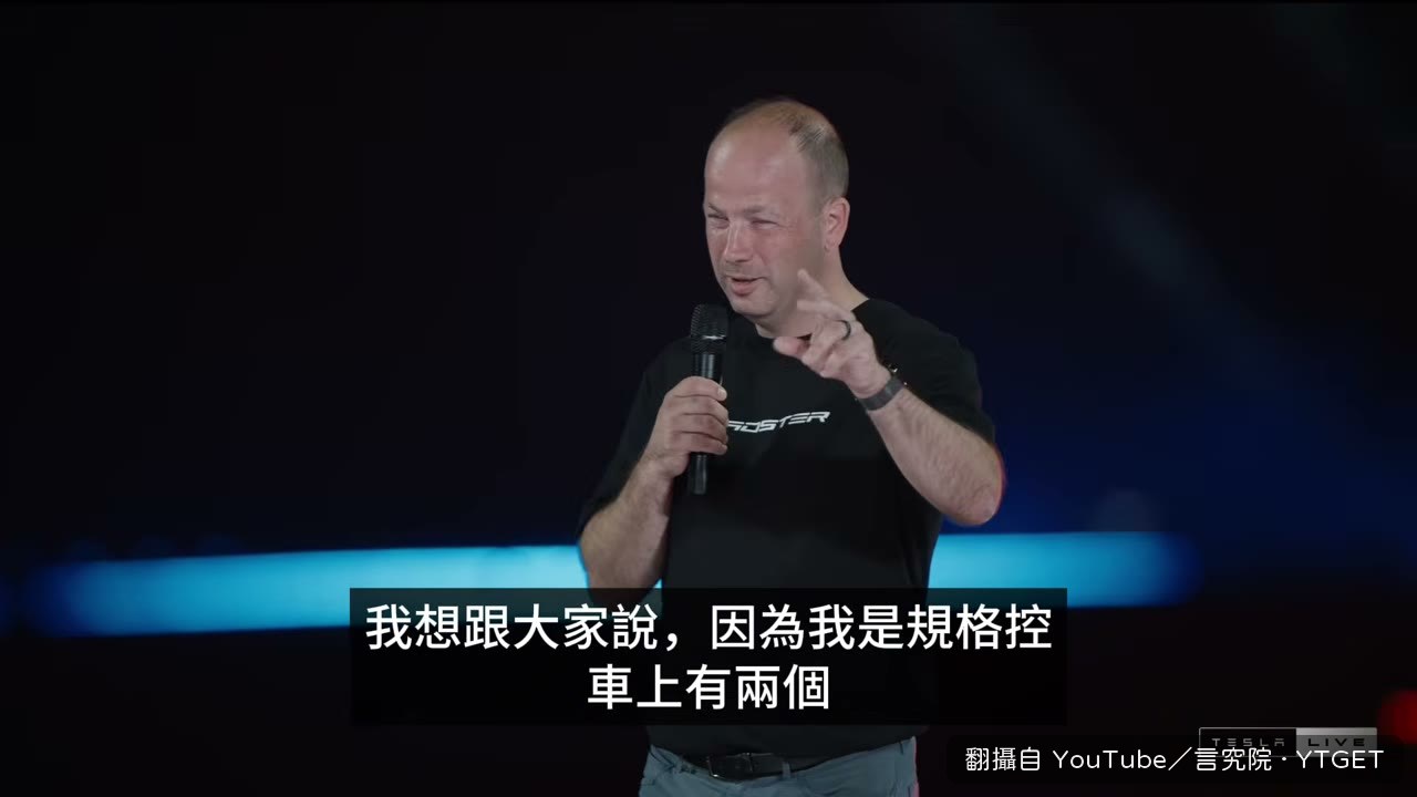 工程師說明車上高壓空氣槽與噴嘴配置