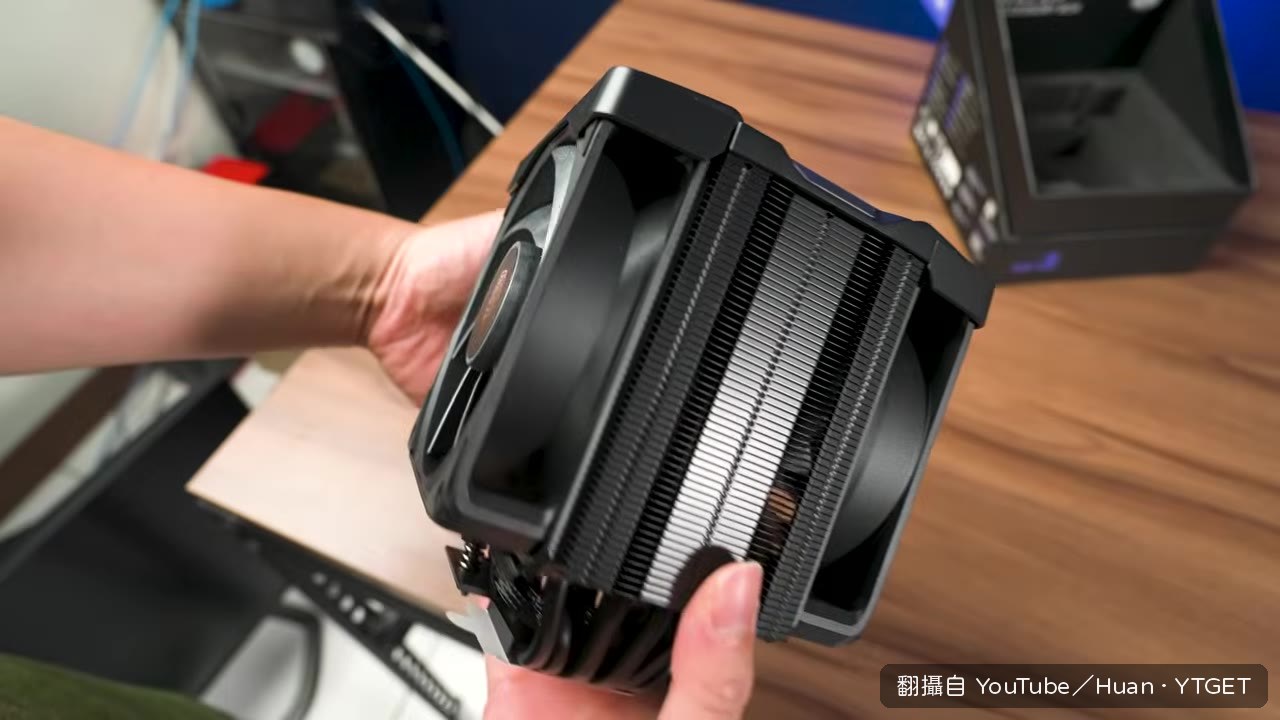 塔體側面可見4-3-3-4熱管配置