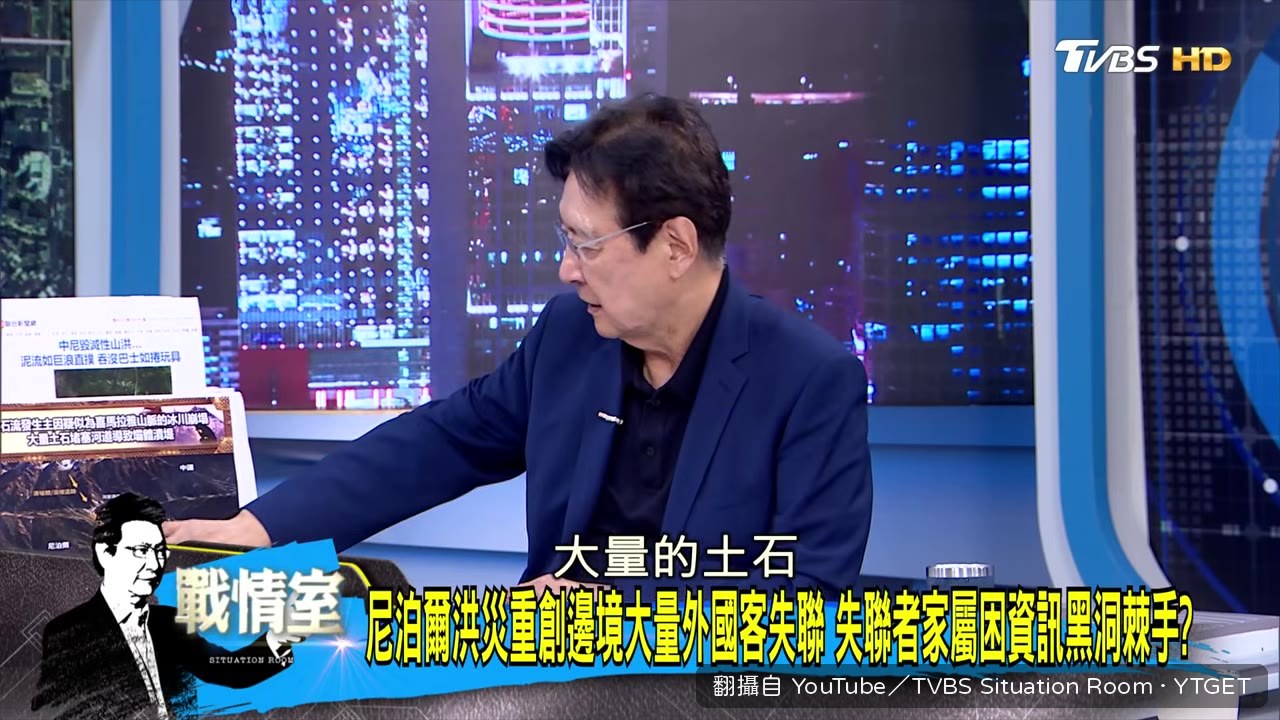 大量土石把河道整個塞住