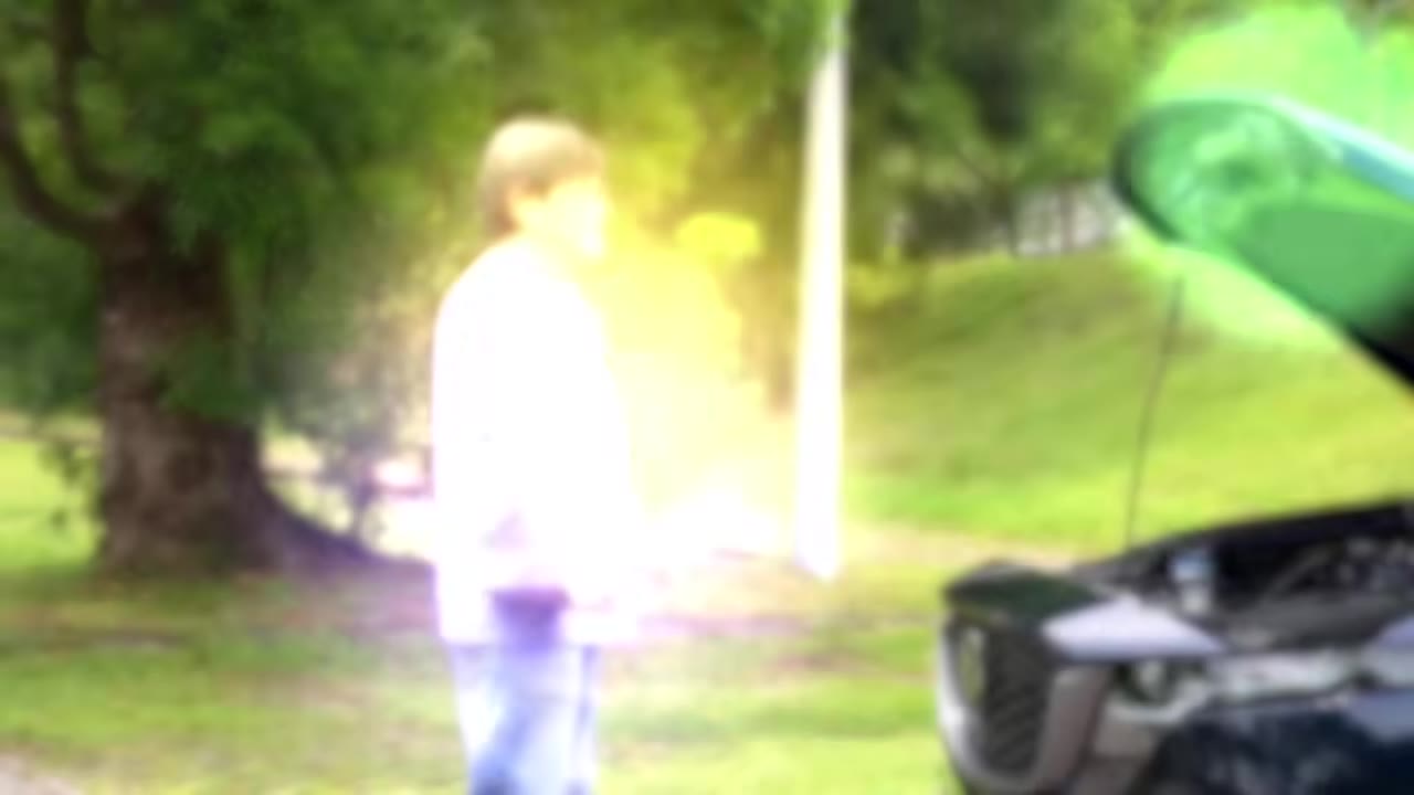 引擎蓋開啟看2.5升引擎