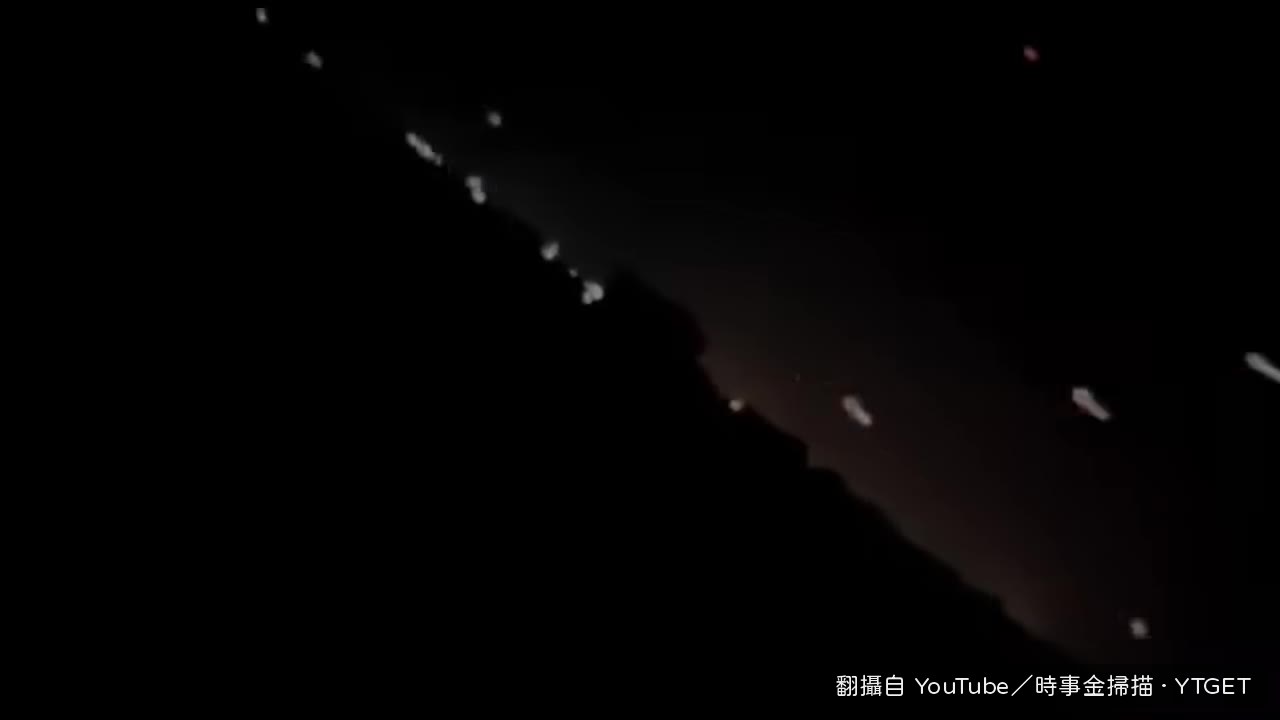 胡塞民兵從卡車上摔落