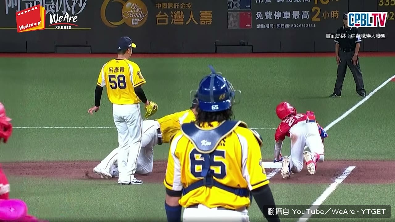 慢動作看手套有沒有碰到