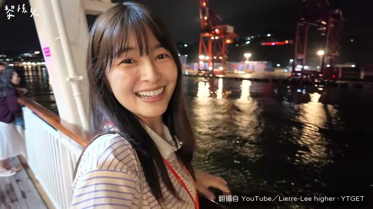 船緩緩離開基隆港