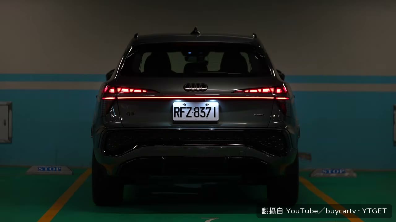 第三煞車燈跟著尾翼對齊