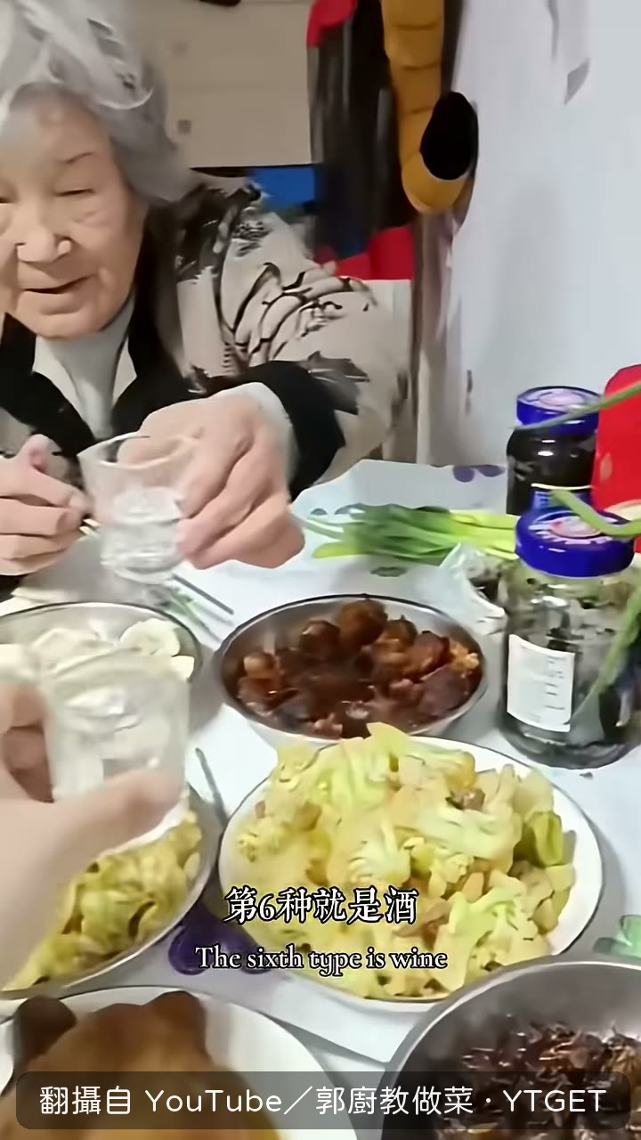 第六項是酒精,長期飲用影響鈣代謝