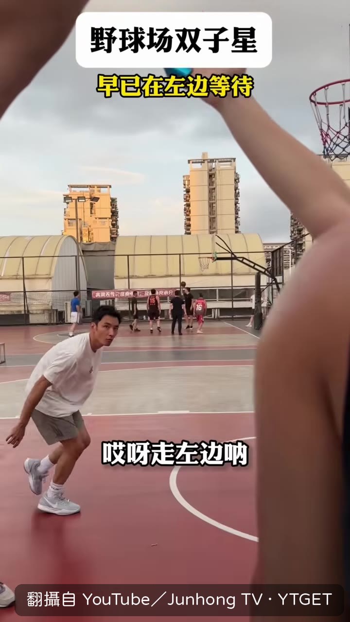 俊鴻投球歪掉,隊友笑翻