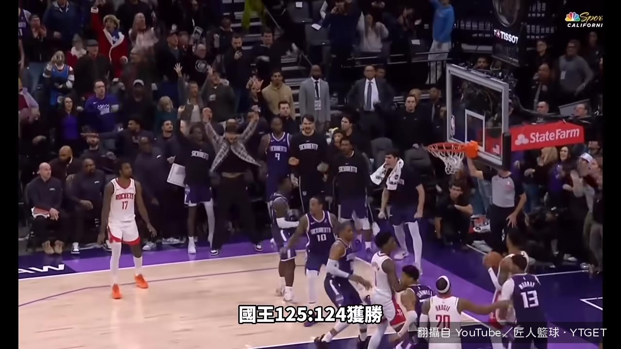 中場之後KD走過去和威少抱在一起，沒人知道那是最後一次